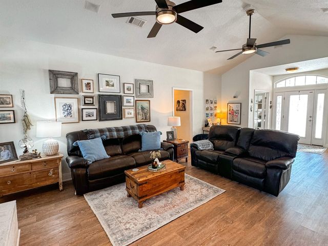 111 Charles Thomas, Searcy, AR 72143