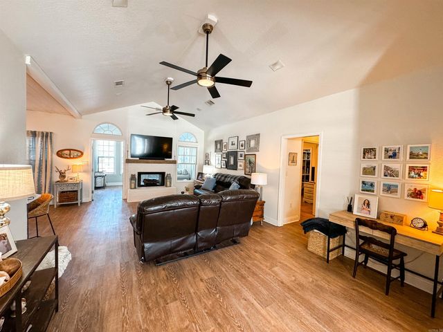 111 Charles Thomas, Searcy, AR 72143