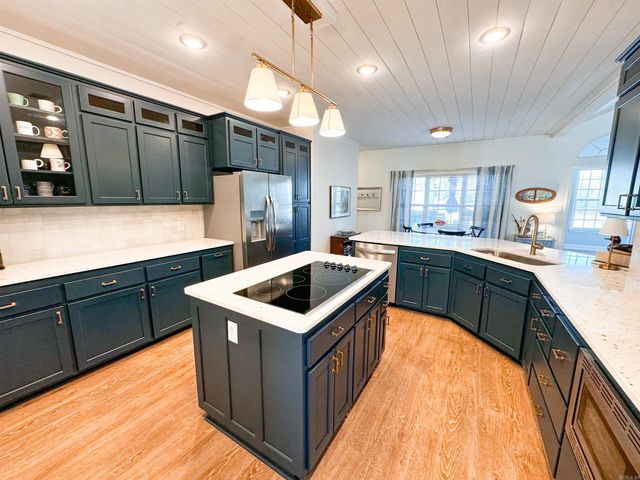 111 Charles Thomas, Searcy, AR 72143