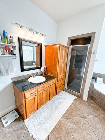 111 Charles Thomas, Searcy, AR 72143