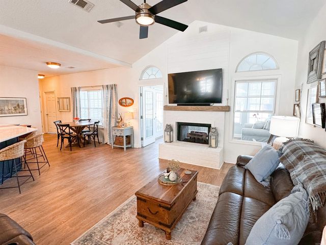 111 Charles Thomas, Searcy, AR 72143