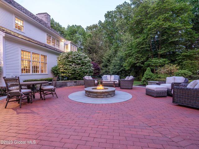 1 W Cobble Hill Road, Colonie, NY 12211