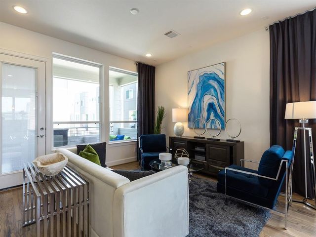 310 Jensen Drive, Houston, TX 77020