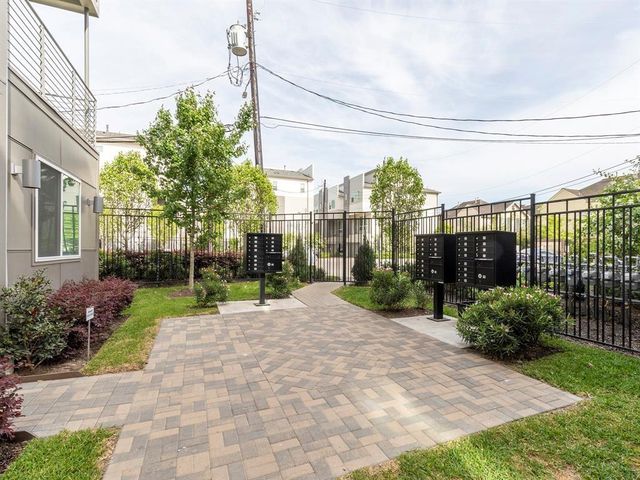 310 Jensen Drive, Houston, TX 77020