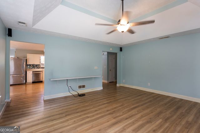516 Cambridge Way, Loganville, GA 30052