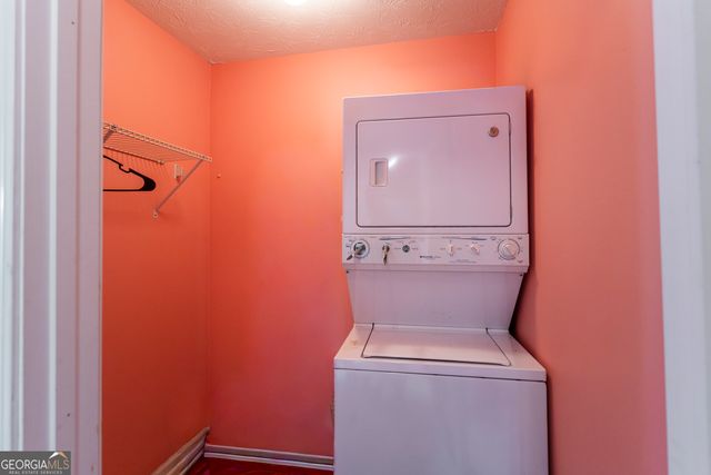 516 Cambridge Way, Loganville, GA 30052