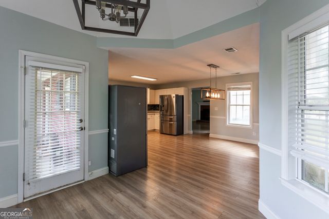 516 Cambridge Way, Loganville, GA 30052