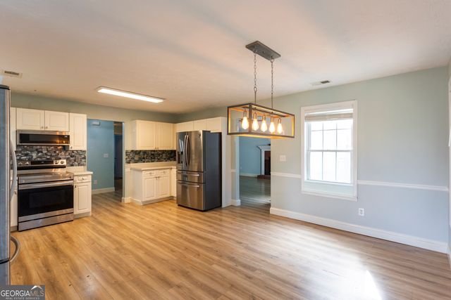 516 Cambridge Way, Loganville, GA 30052