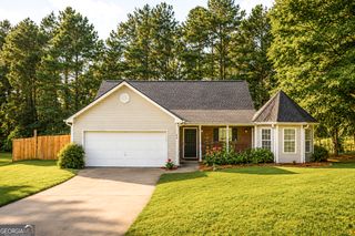 516 Cambridge Way, Loganville, GA 30052