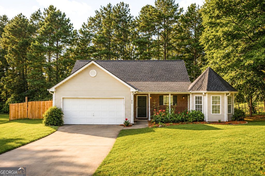 516 Cambridge Way, Loganville, GA 30052