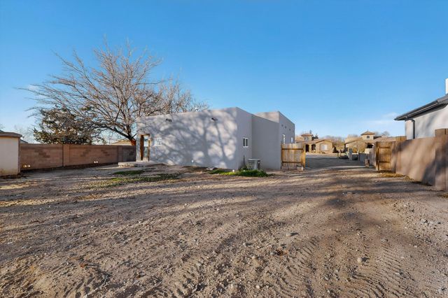 98 Rancho Pequenos Way NW, Albuquerque, NM 87107