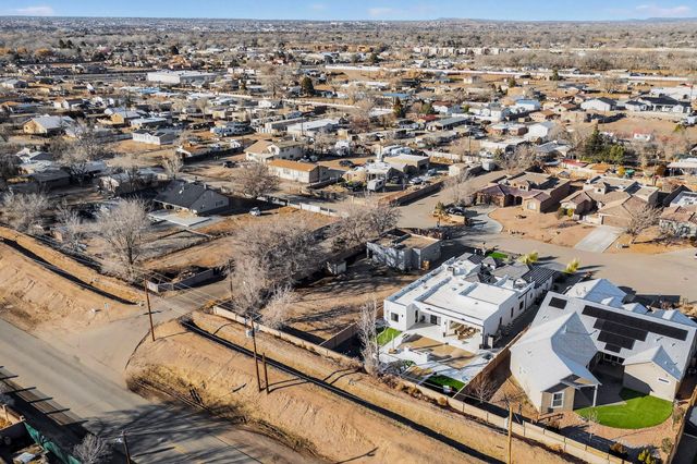 98 Rancho Pequenos Way NW, Albuquerque, NM 87107