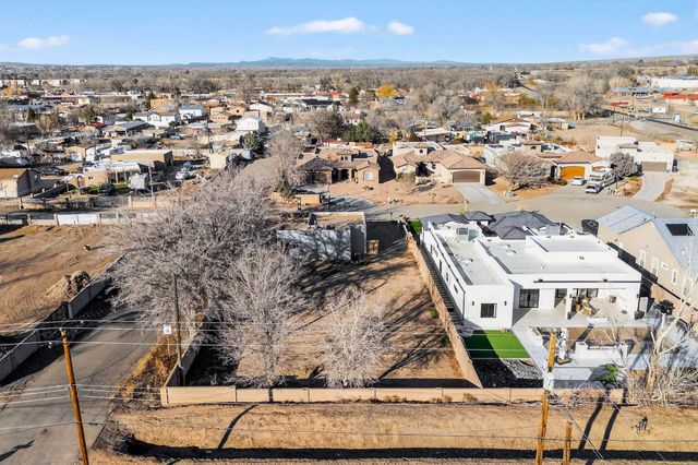 98 Rancho Pequenos Way NW, Albuquerque, NM 87107