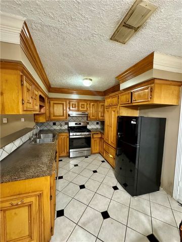 2408 North Thompson Street, Conroe, TX 77303