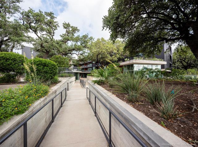 900 S 1st ST 416, Austin, TX 78704