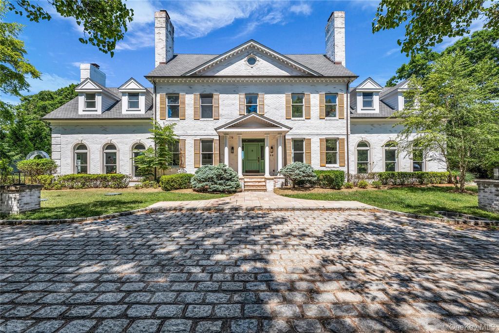 68 S Howells Point Road, Bellport Village, NY 11713