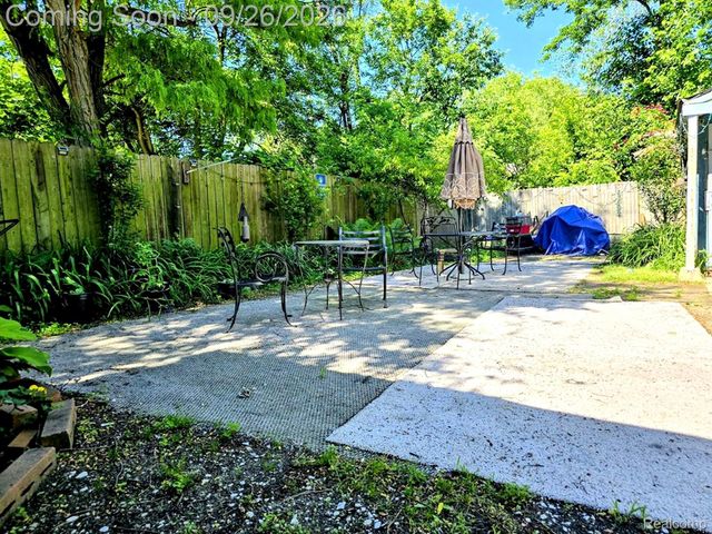 19791 Greenview Avenue, Detroit, MI 48219