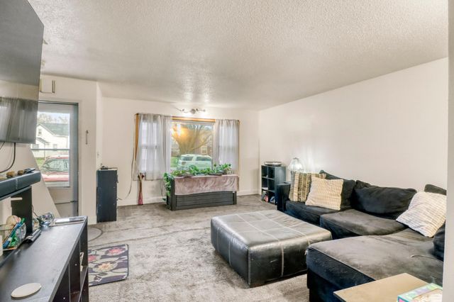 306 21 Street S, Fargo, ND 58103