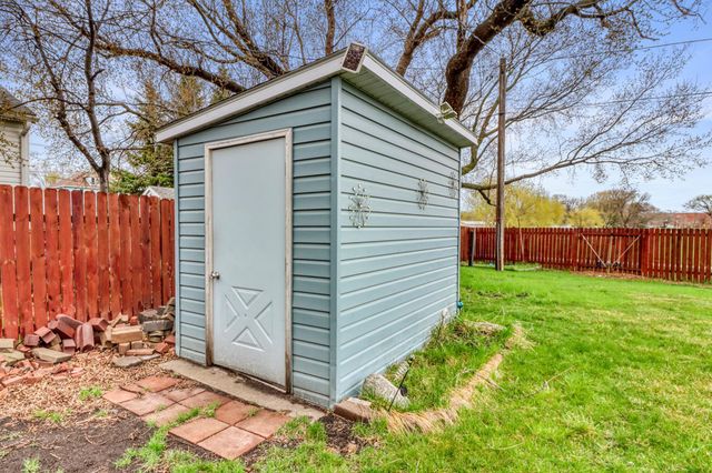 306 21 Street S, Fargo, ND 58103
