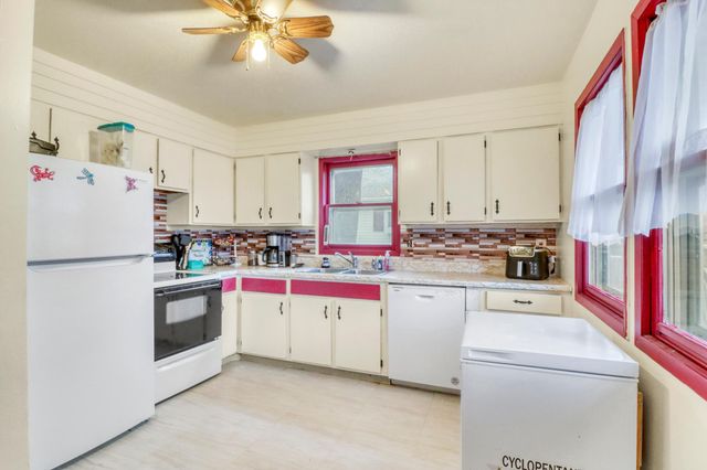 306 21 Street S, Fargo, ND 58103