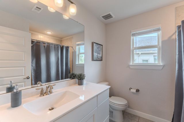 65 Sunrise Crest Trl, Tomball, TX 77375
