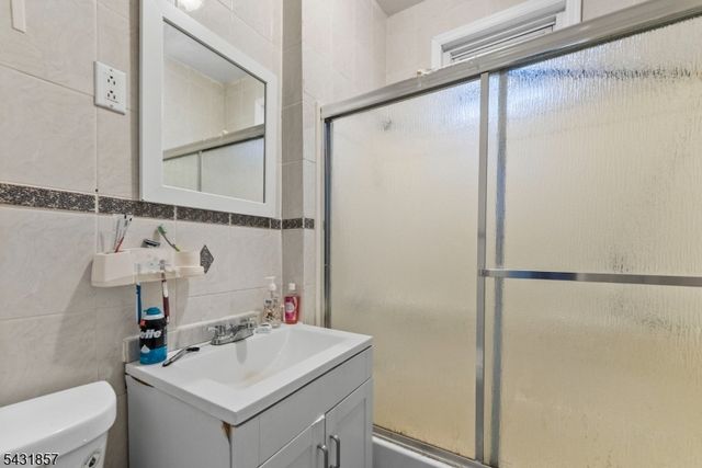 733 Jackson Ave, Elizabeth City, NJ 07201