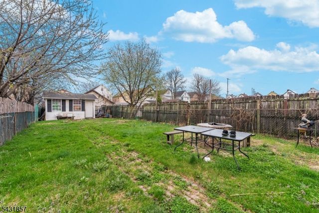 733 Jackson Ave, Elizabeth City, NJ 07201