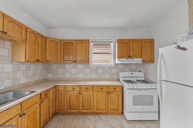 733 Jackson Ave, Elizabeth City, NJ 07201