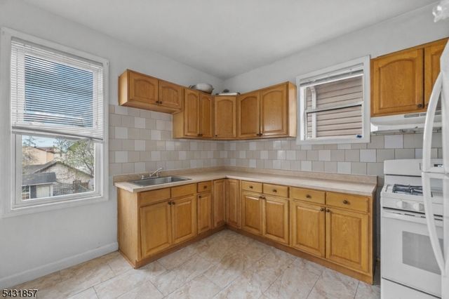 733 Jackson Ave, Elizabeth City, NJ 07201
