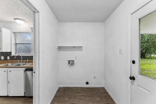 302 Harris ST, Smithville, TX 78957