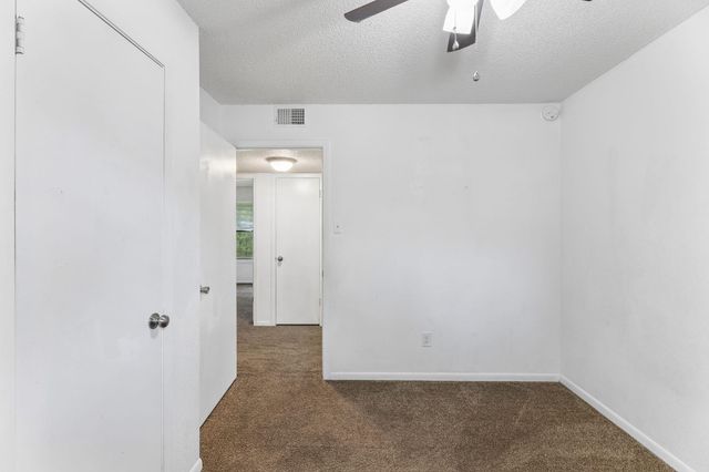 302 Harris ST, Smithville, TX 78957