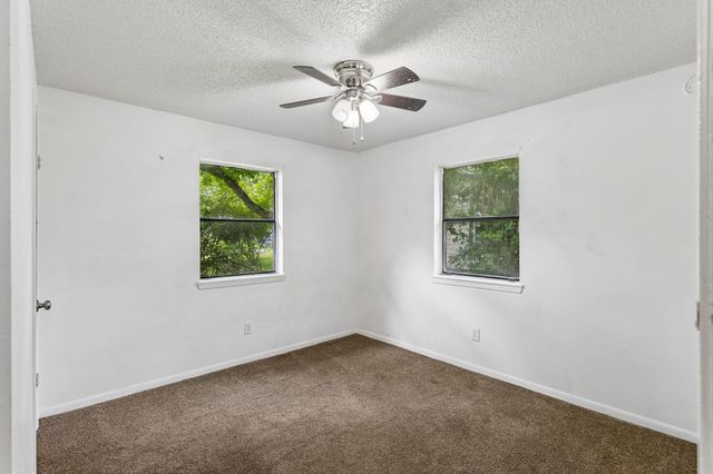 302 Harris ST, Smithville, TX 78957