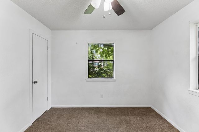 302 Harris ST, Smithville, TX 78957