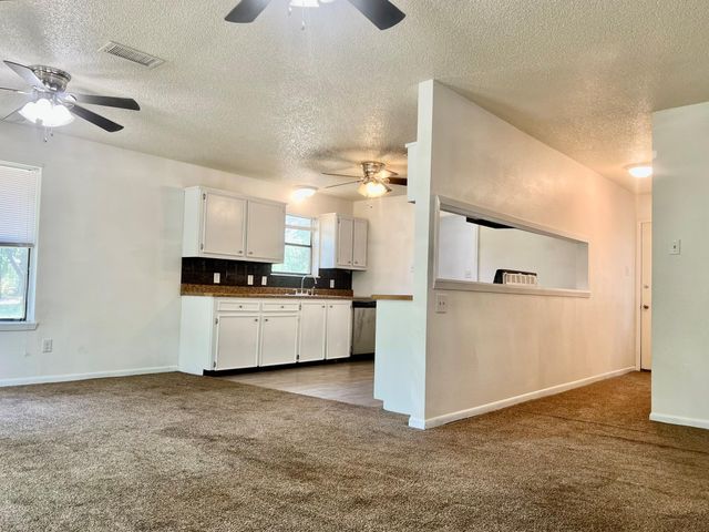 302 Harris ST, Smithville, TX 78957