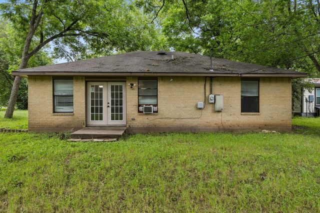 302 Harris ST, Smithville, TX 78957