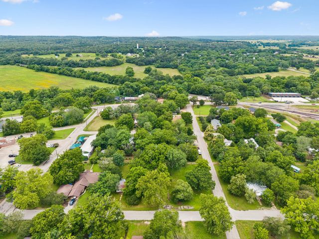 302 Harris ST, Smithville, TX 78957