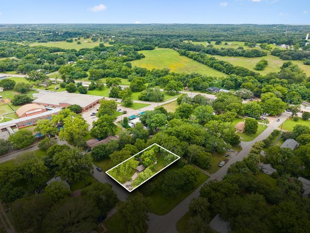 302 Harris ST, Smithville, TX 78957