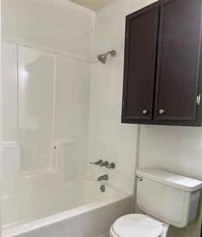 302 Harris ST, Smithville, TX 78957