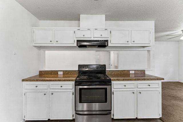 302 Harris ST, Smithville, TX 78957