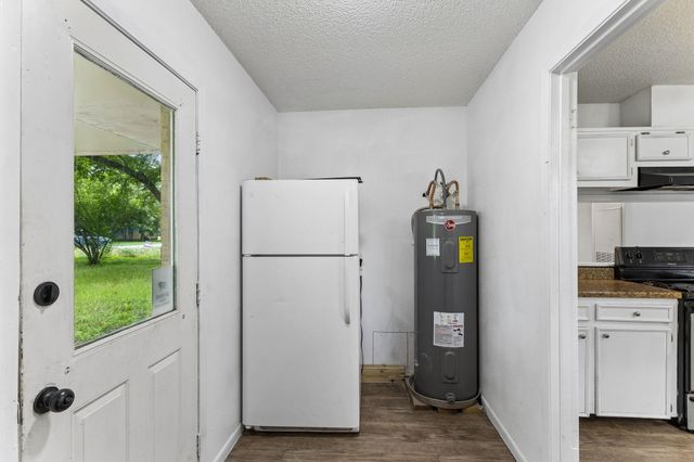 302 Harris ST, Smithville, TX 78957
