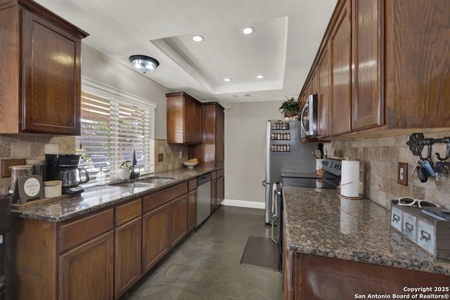 9302 SW Valley Bnd, San Antonio, TX 78250