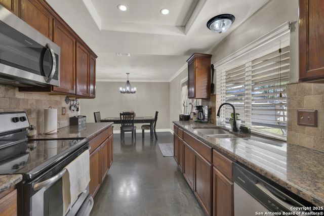 9302 SW Valley Bnd, San Antonio, TX 78250