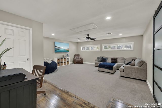 9302 SW Valley Bnd, San Antonio, TX 78250