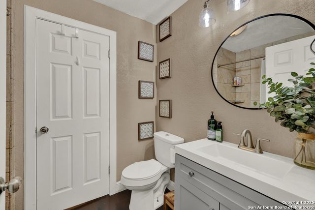 9302 SW Valley Bnd, San Antonio, TX 78250