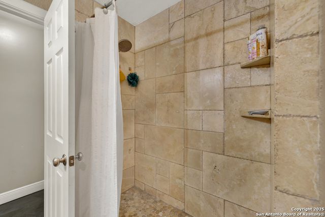 9302 SW Valley Bnd, San Antonio, TX 78250