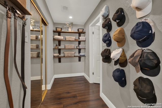 9302 SW Valley Bnd, San Antonio, TX 78250