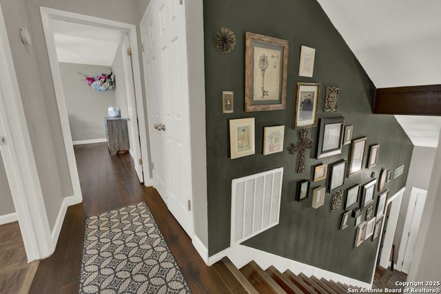 9302 SW Valley Bnd, San Antonio, TX 78250