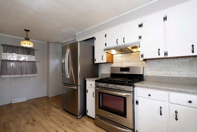 59 Bridge St, Fairhaven, MA 02719