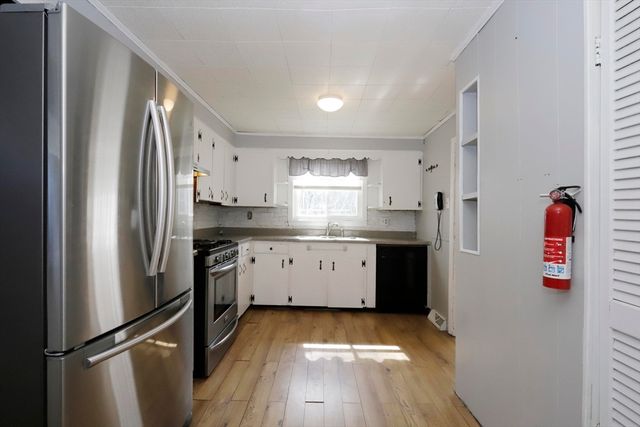 59 Bridge St, Fairhaven, MA 02719