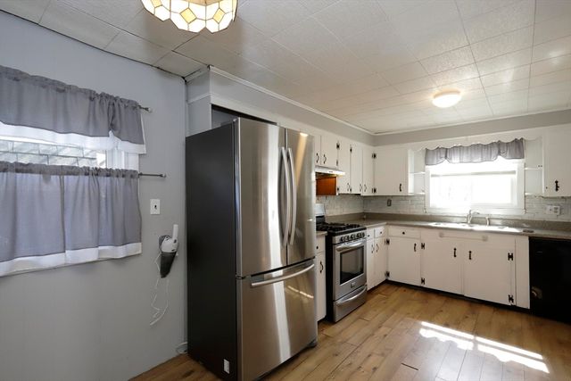 59 Bridge St, Fairhaven, MA 02719